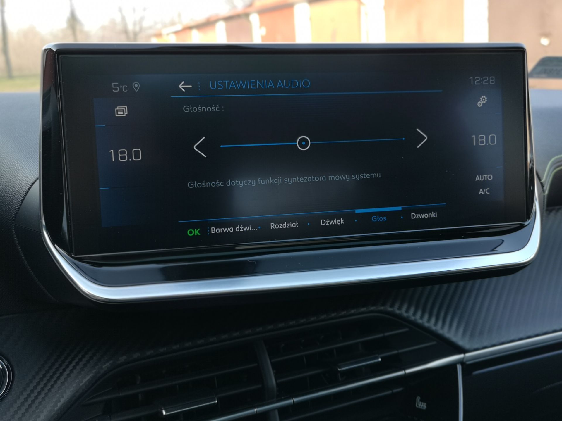 Peugeot 208 GT Line: wirtualne zegary 3D oraz obsługa systemu 36