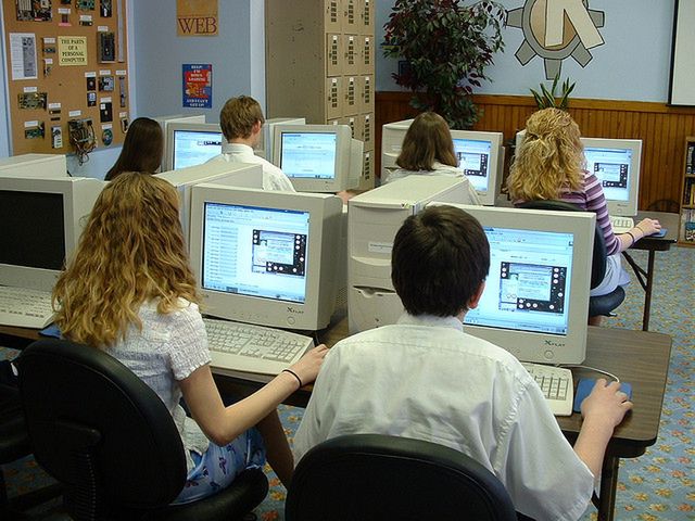 Komputer dla studenta - jaki wybrać? Czego jeszcze potrzebuje nowoczesny student?