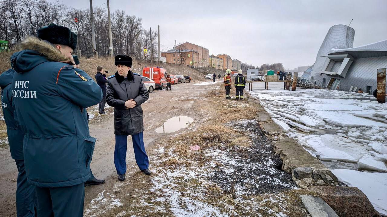 Śledczy na miejscu wypadku 