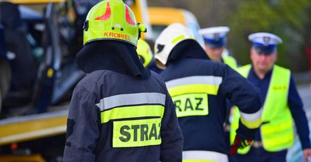 Wypadek w Katowicach. Kierowca uderzył w wiadukt