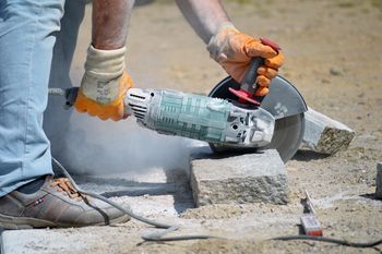 Na L4, a pracowali. ZUS po kontrolach zwolnień lekarskich cofnął lub wstrzymał niemal 900 zasiłków chorobowych w Łódzkiem