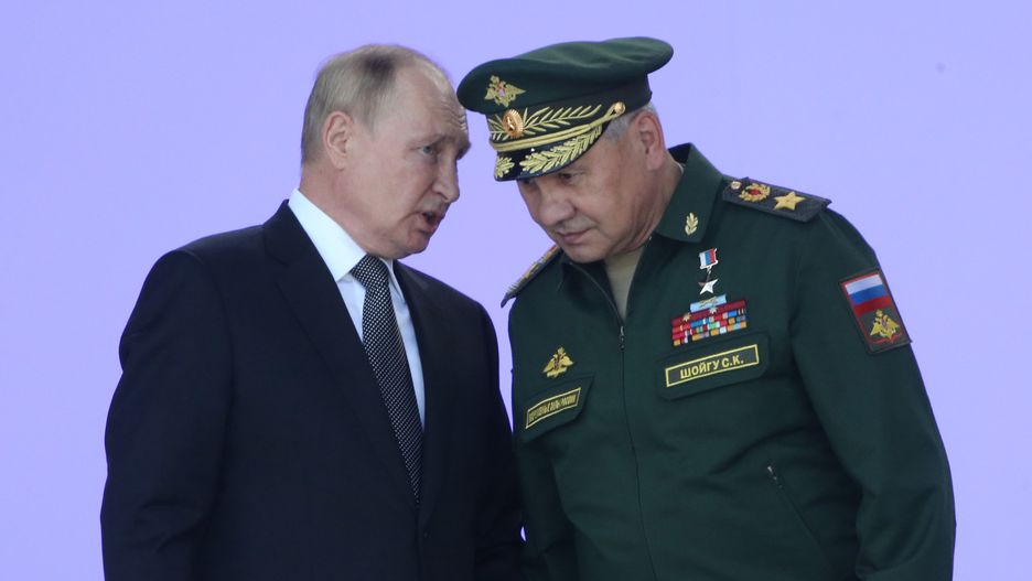 Władimir Putin i minister obrony  Siergiej Szojgu 