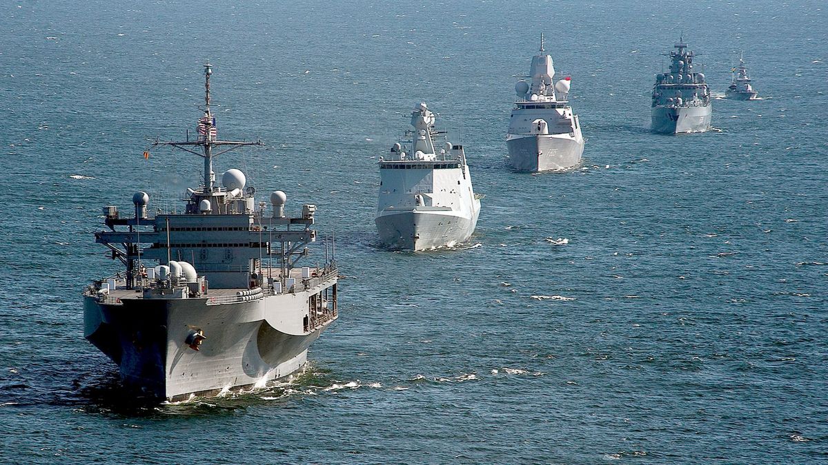 Okręty NATO podczas corocznych manewrów BALTOPS na Morzu Bałtyckim, czerwiec 2013 roku