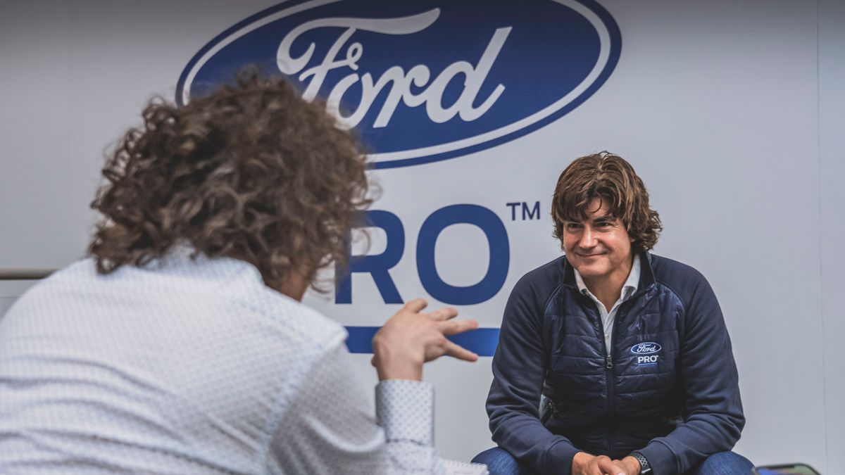 Ted Cannis podczas spotkania w Barcelonie