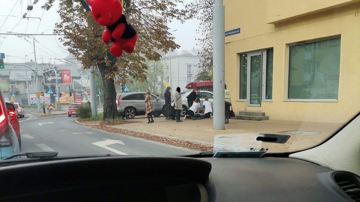 Akcja reanimacyjna mężczyzny, który zasłabł na ul. Narutowicza
