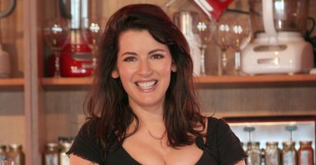 Nigella Lawson ma nową fuchę w telewizji. Tak dziś wygląda LŻEJSZA O 20 KILOGRAMÓW "bogini kuchni" (FOTO)