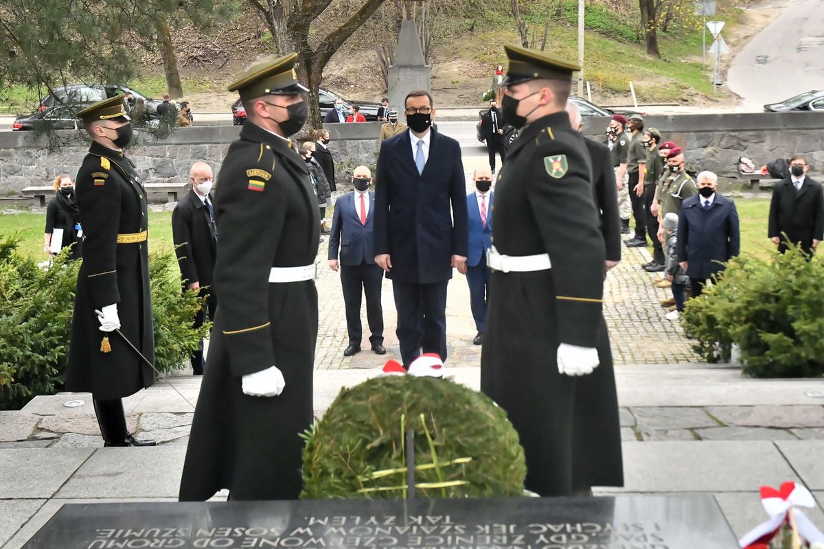 Premier Morawiecki złożył wizytę na Cmentarzu w Rossie