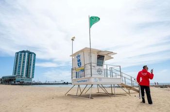 Dramat na plaży. Ocean porwał ponton z dwojgiem dzieci