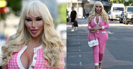 WYDEKOLTOWANA Jessica Alves z dumą prezentuje swoje wdzięki w drodze do salonu fryzjerskiego