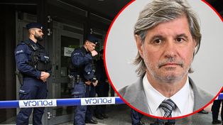 Prof. Cudak w AWS. Do budynku wszedł w asyście policji