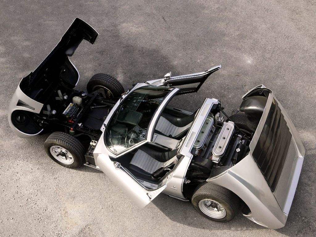 Od dekad z V12: ewolucja hipersamochodów Lamborghini 18