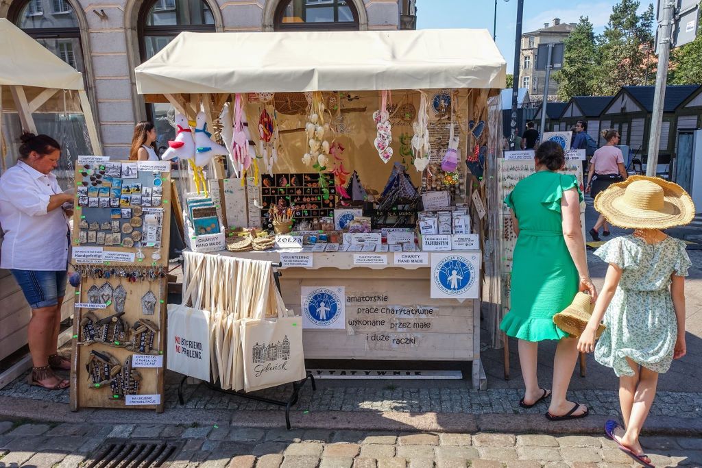 Na jarmarku kupić można rozmaite rzeczy 