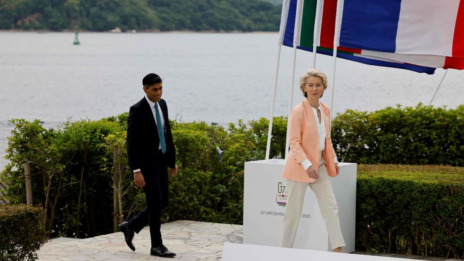Premier Wielkiej Brytanii Rishi Sunak (po lewej) i przewodnicząca Komisji Europejskiej Ursula von der Leyen