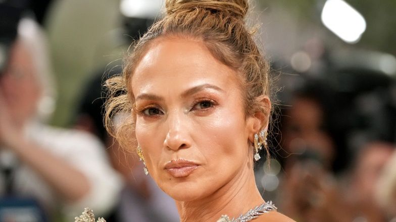 Internet users outraged by the behaviour of Jennifer Lopez
