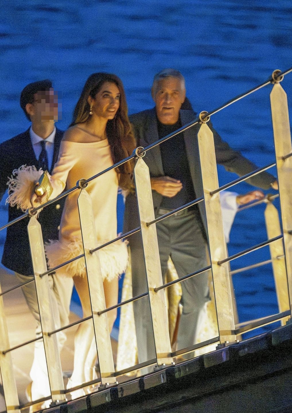 Amal i George Clooneyowie nad jeziorem Como