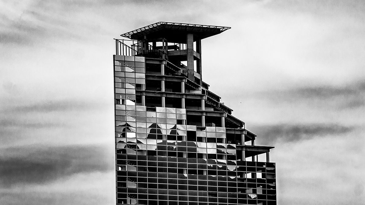 Z aparatem w środku Wieży Dawida - najwyższego squatu na świecie 1