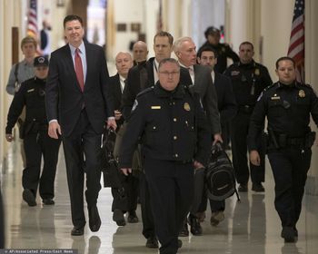Byli szefowie FBI i CIA pod lupą śledczych. W tle wybory i Rosja
