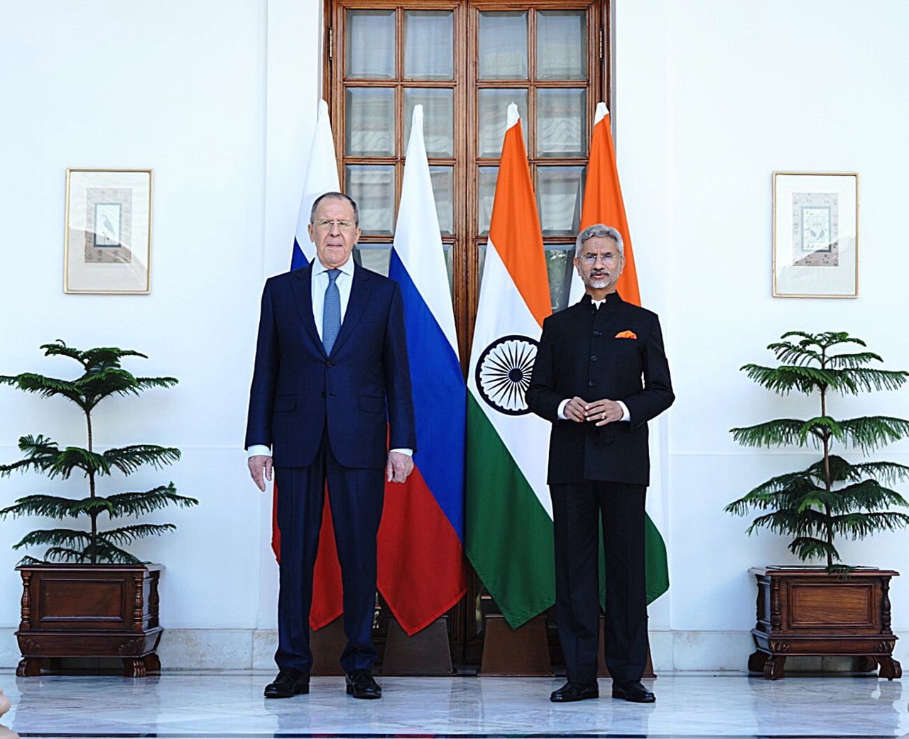 Misja Ławrowa w Indiach. New Delhi nie dołącza do sankcji i ubija interes