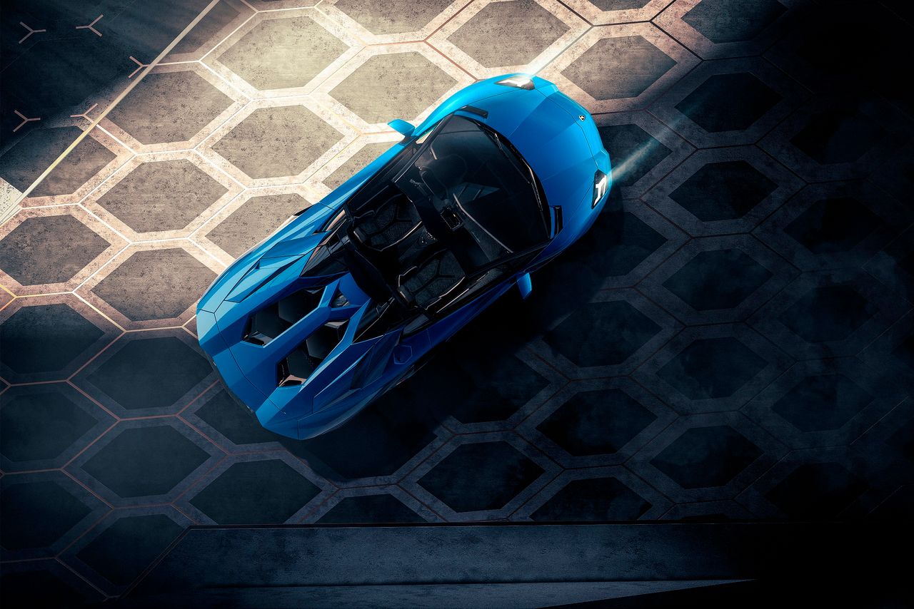 Lamborghini Aventador to topowy model, oferowany od początku z silnikiem V12. Następca też taki dostanie.