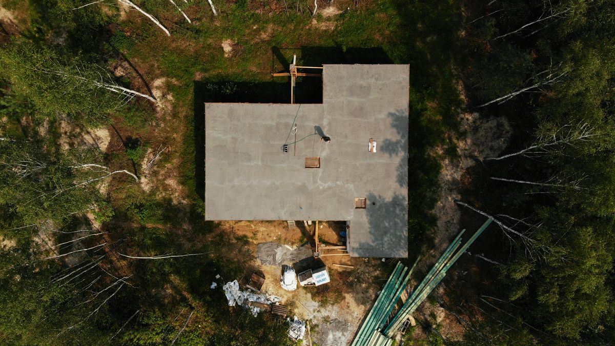 Mieszkańcy Kaszub protestują pzreciwko inwestycji dewelopera nad jeziorem 