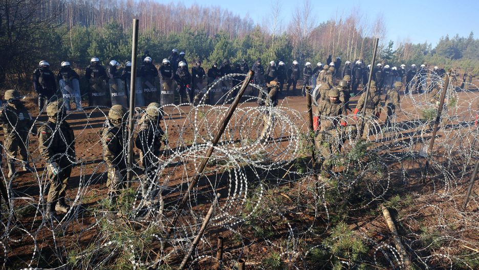 W poniedziałek rano media obiegła informacja o dużej grupie migrantów, która planuje przekroczyć granicę Białorusi z Polską