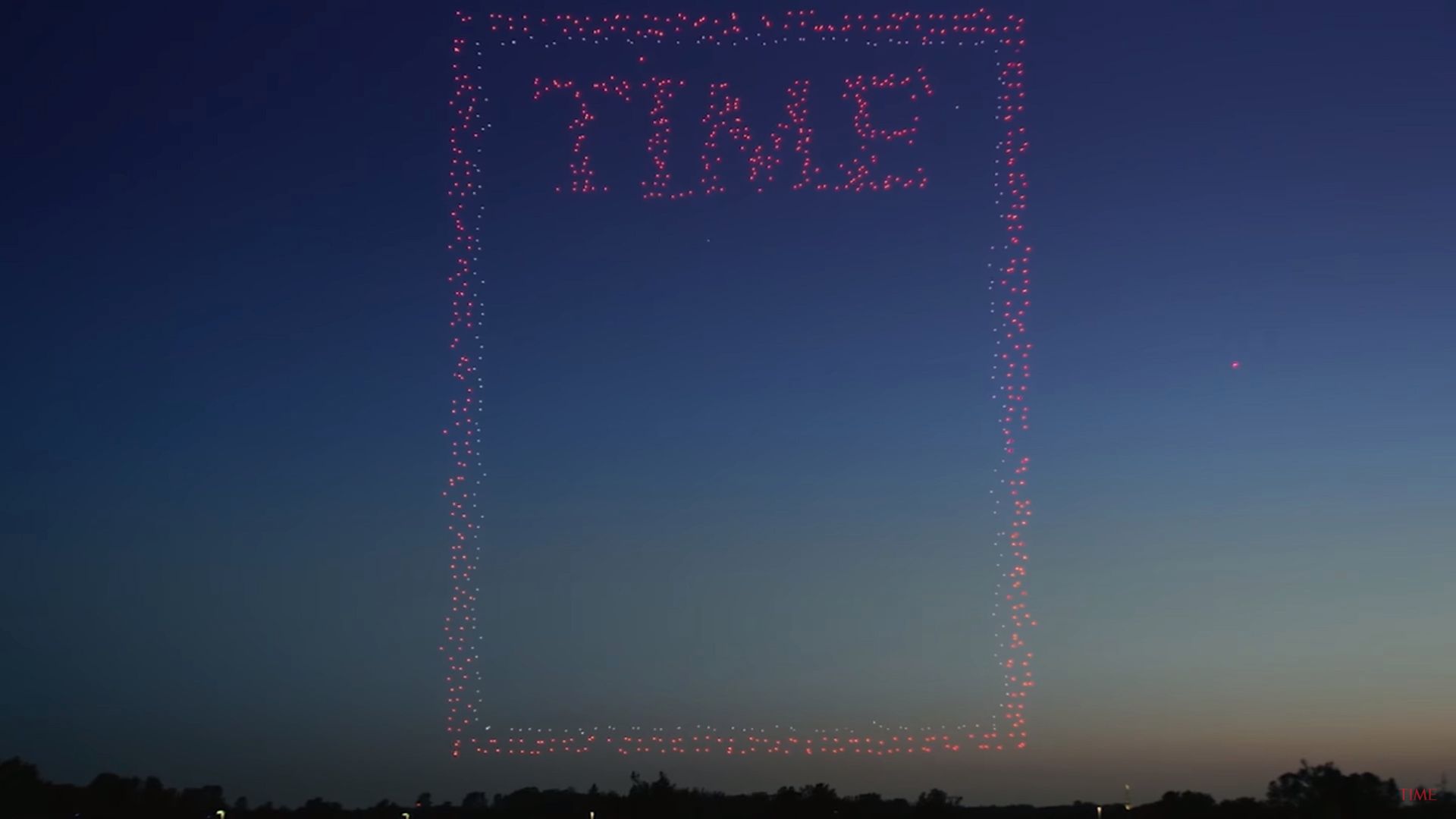 Prawie 1000 świecących dronów pojawiło się na najnowszej okładce magazynu Time 3