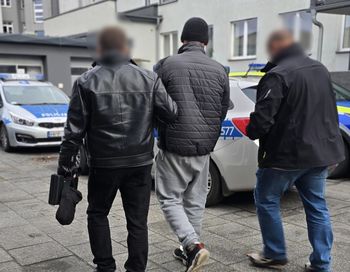 Drogowy incydent w Zawierciu. Kierowca chciał rozjechać pieszych