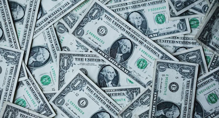 Szefowie holdingów reklamowych zarabiają fortunę. Rekordzista w przeliczeniu 75 mln zł