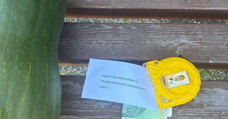 Niezwykła niespodzianka dla kuriera. Widok zwalił go z nóg