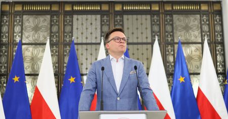 "Powinien być zlikwidowany". Hołownia jasno o obecnym systemie finansowania Kościoła