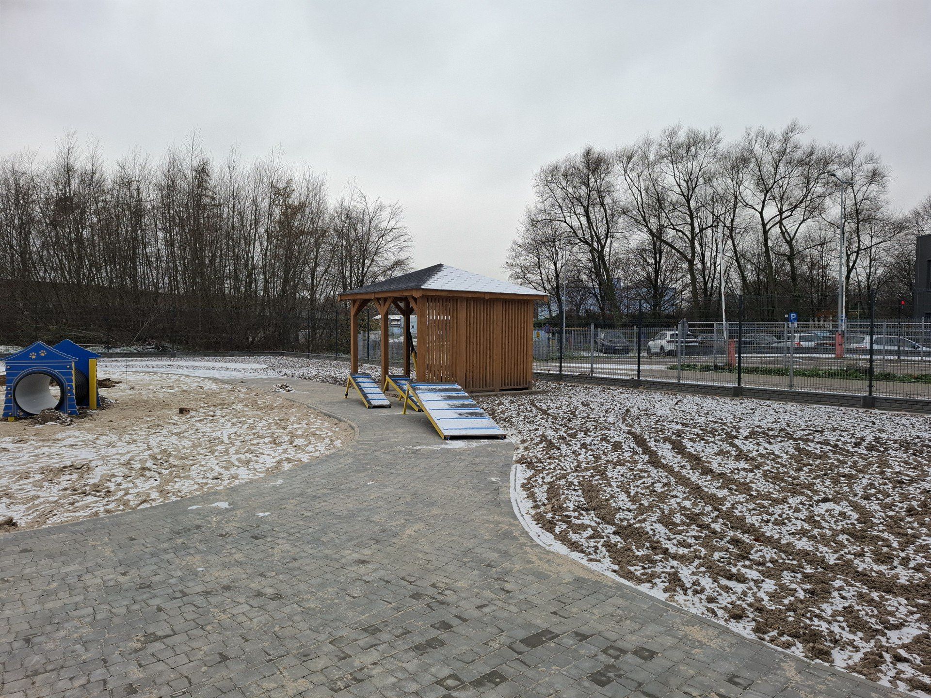 Wybieg przy słupskim schronisku nabiera kształtów. Sprawdziliśmy, jak postępują prace