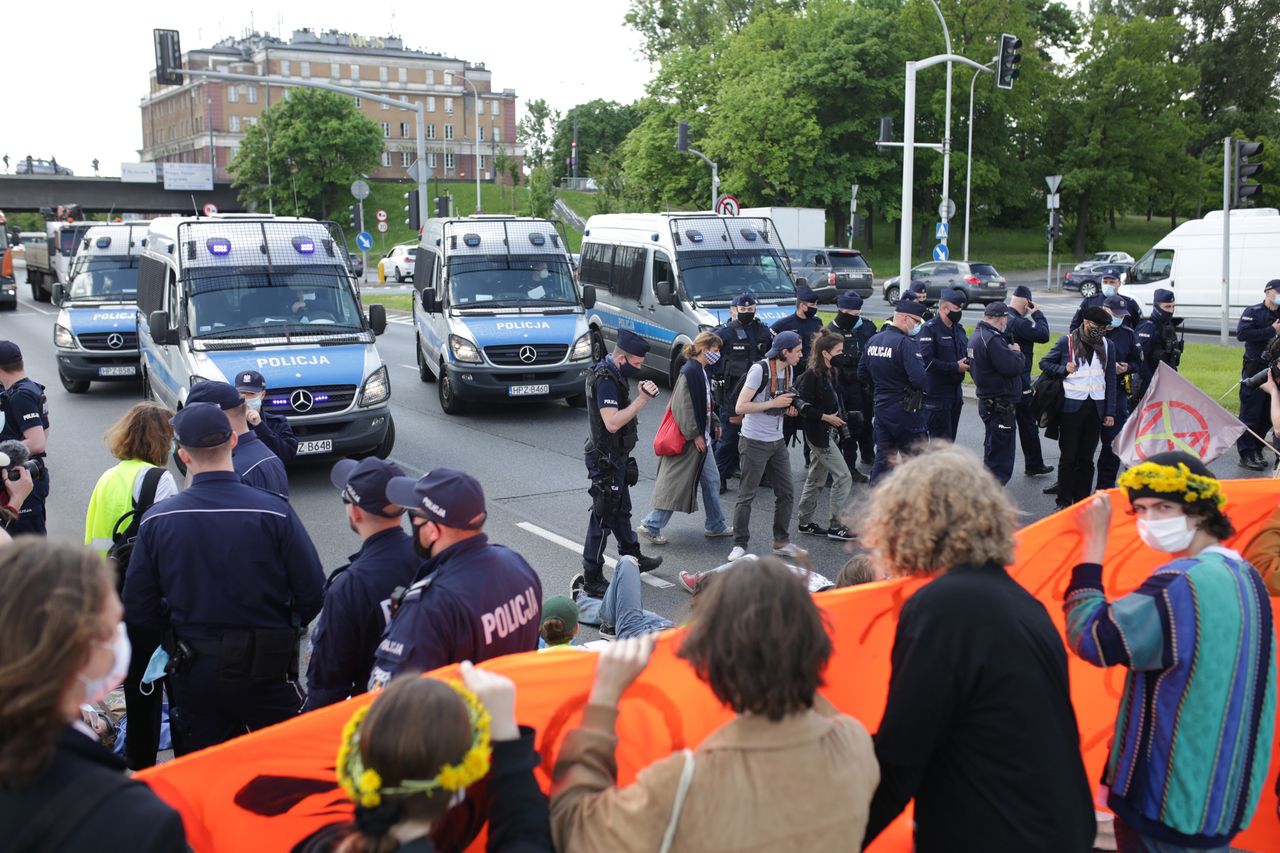 Warszawa. Na miejsce protestu przyjechała policja