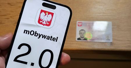 Poszedł do urzędu, wyciągnął telefon. I zaczęły się problemy
