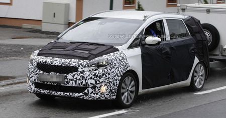 Kia Rondo wyszpiegowana - debiut w przyszłym roku