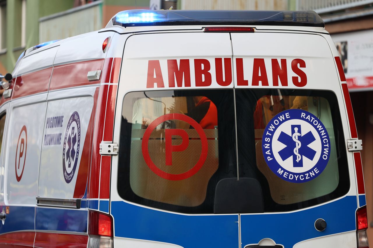 Mysłowice: Nieprzytomny mężczyzna na przystanku. Ratownicy w akcji