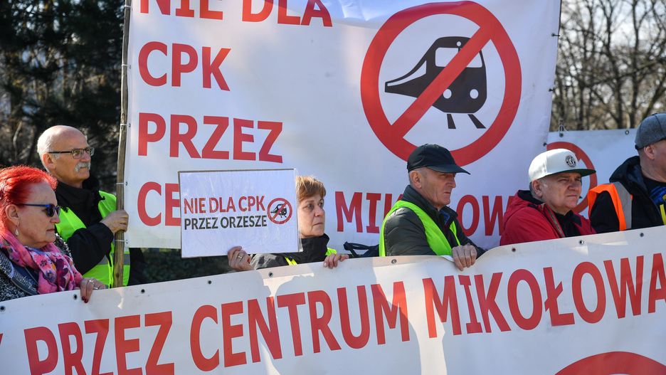 Protestu w sprawie CPK przed siedzibą Sejmu w Warszawie
