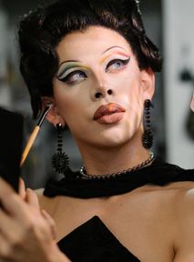 Flamboyant, eccentric and charming – these are the Drag Queens!