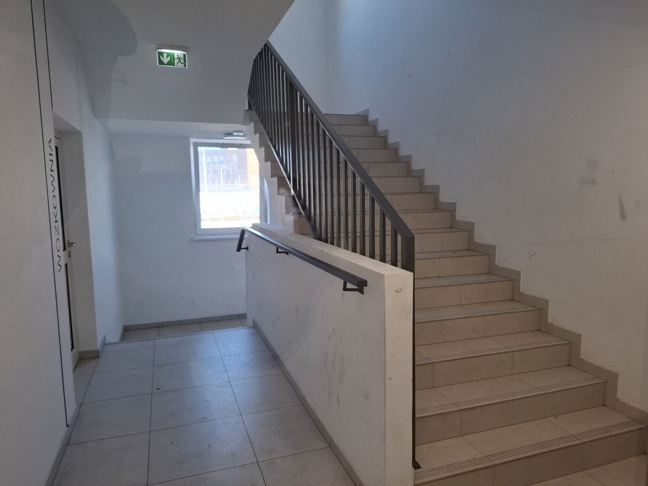 Częstochowa: Brud i bałagan w nowym bloku komunalnym