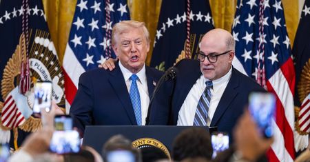 Uścisnął Trumpa. "Nasz pierwszy żydowski prezydent"