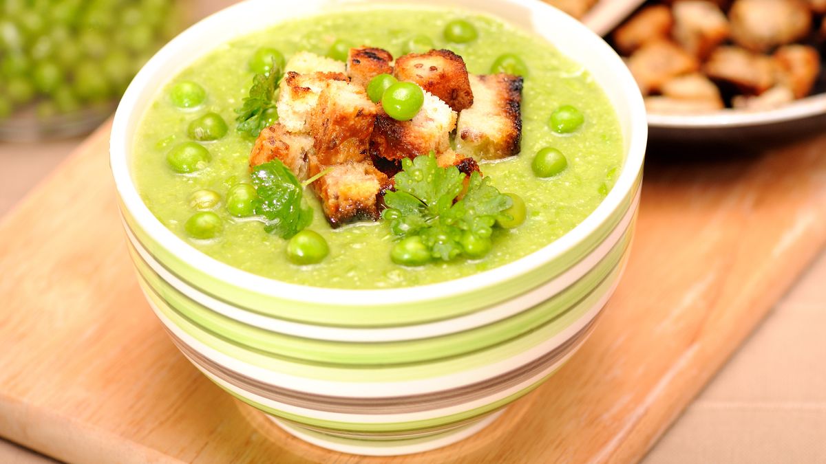 Zupa krem z zielonego groszku to tani pomysł na obiad