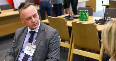 Mroczna przeszłość Szmydta. Został ukarany za nękanie dziennikarki
