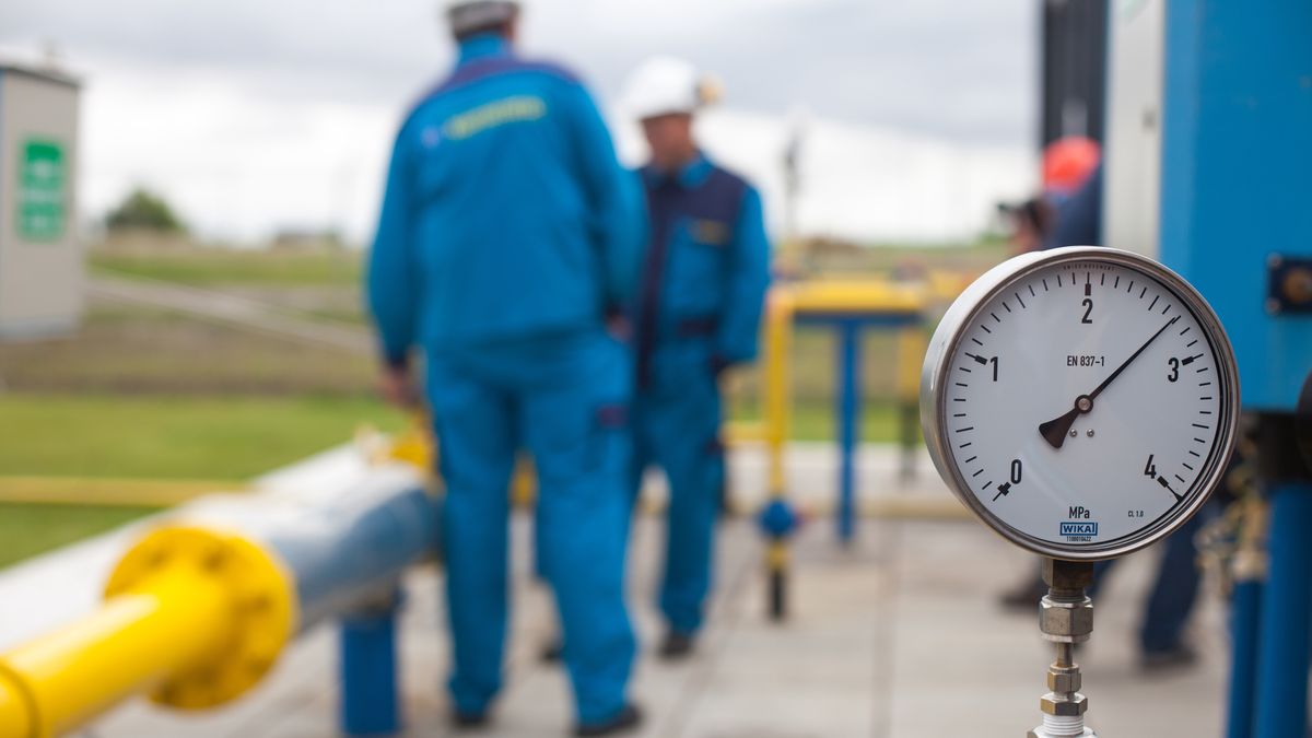 Workers taking a shift at a boosting compressor station ''
UKRAINE - 2014/06/27: Workers taking a shift at a boosting compressor station ''East-Poltava'' near the village of Kovalivka, Poltava region some 357 kilometers of Kiev, Ukraine. Russia's state-controlled gas company, Gazprom, warned its European customers Friday that it could limit supplies to those European countries that intend to re-sell the natural gas on to Ukraine. (Photo by Iren Moroz/Pacific Press/LightRocket via Getty Images)
Pacific Press
East-Poltava, Kovalivka, Poltava region, booster compressor station, fuel, gas, manometer, mining, pipe, valve, work station