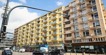 Horror na osiedlu. Seniorka wypadła z balkonu