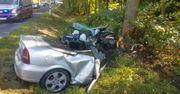 Po uderzeniu w drzewo opel rozpadł się na pół. Kierowca miał prawie 3 promile