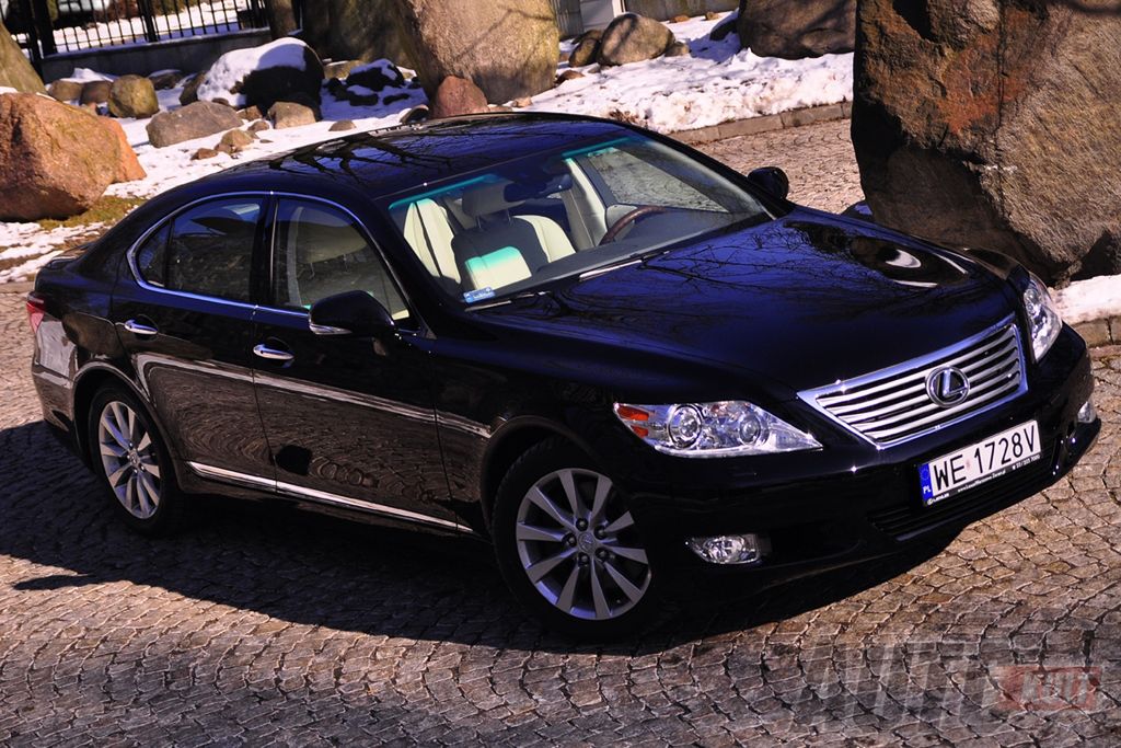 Lexus LS460 (Fot. Marcin Pogorzelski)