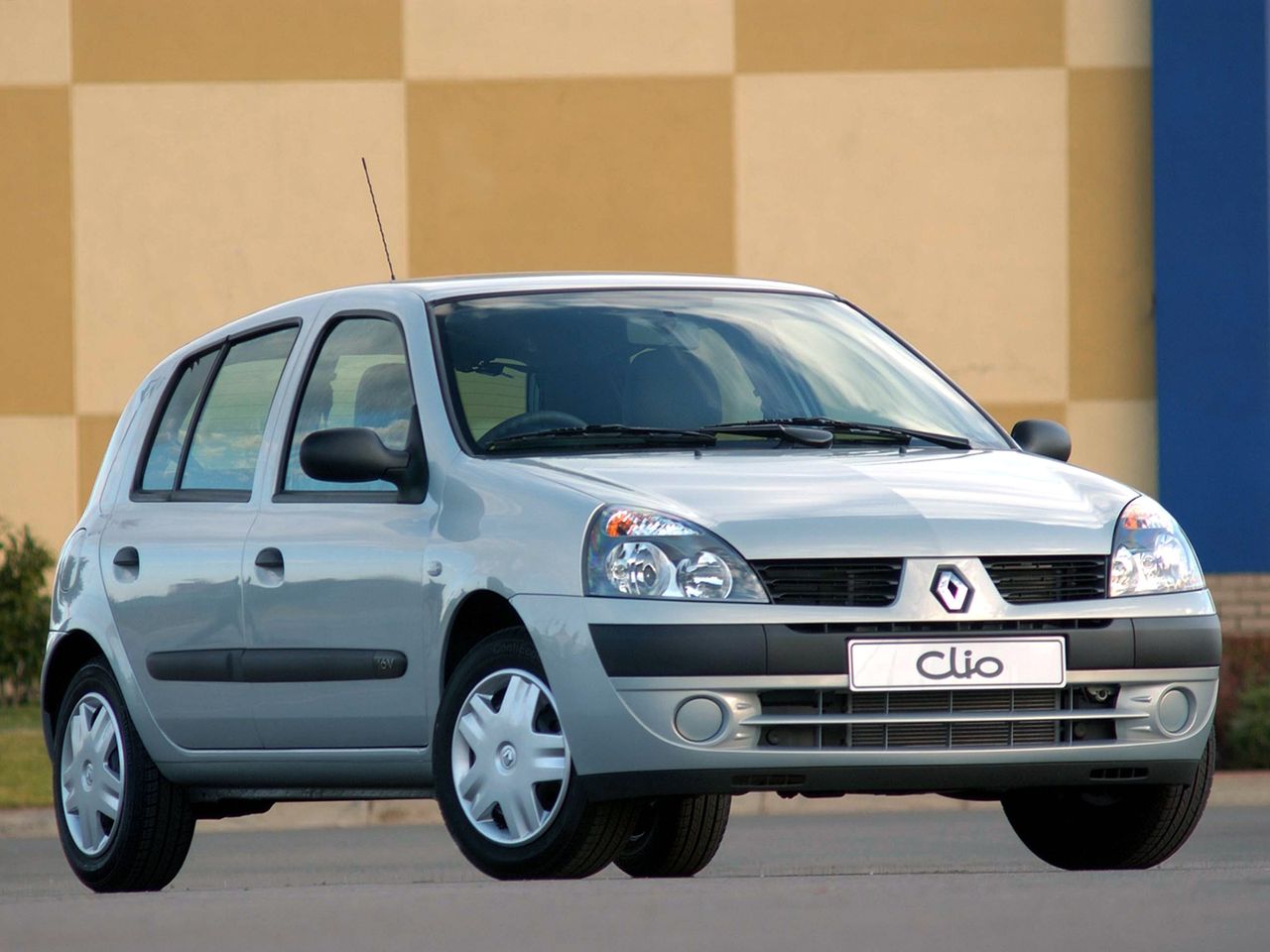 Renault Clio II to świetna propozycja dla początkujących kierowców, których budżet ogranicza się kwotą 4000-5000 zł.