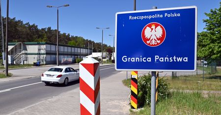 Wakacje 2021. Przewozisz pieniądze przez granicę? Nowe przepisy od 3 czerwca