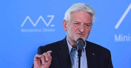 Kolejne maile w sieci. Prof. Horban o "rozstrzeliwaniu" Dworczyka