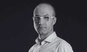 Nie żyje Maciej Misztal z Kabaretu Trzeci Wymiar. Miał 43 lata. "Zmarł po ciężkiej walce z chorobą"