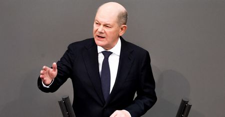 Scholz reaguje na cła Trumpa. "UE odpowie"